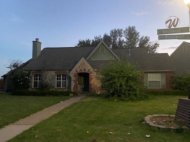 2nd image of 1919 E Birchwood Ct