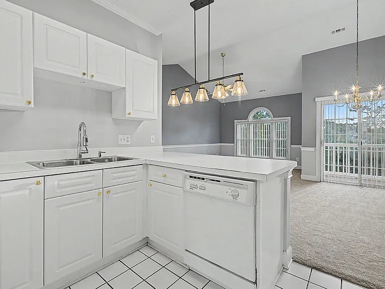 670 Riverwalk Dr #302 — Photo 7