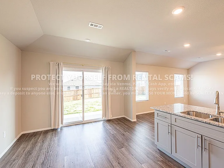 2932 W Obsidian St — Photo 6