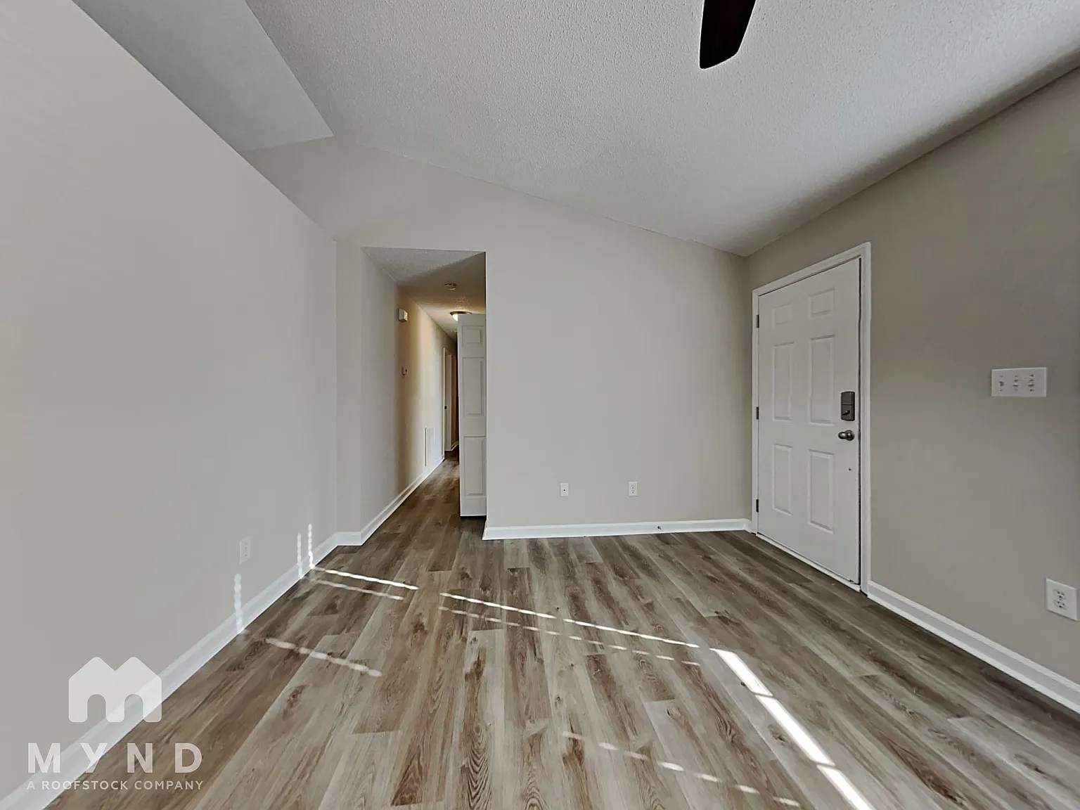 3 bed, 2.0 bath, 1310 sqft, $1,795 — Photo 4