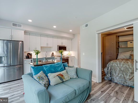 5th image of 1800 Mount Vernon Ave APT 215