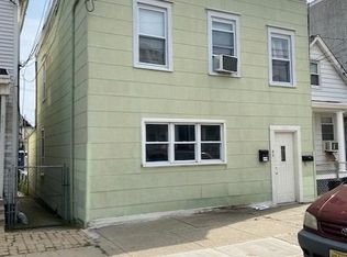 658 Elizabeth St, Perth Amboy, NJ 08861