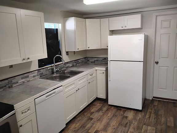 3rd image of 414 E 2nd St