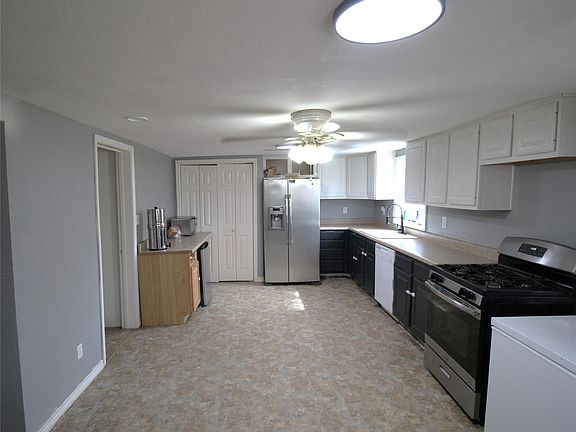 4th image of 592 Burr Rd