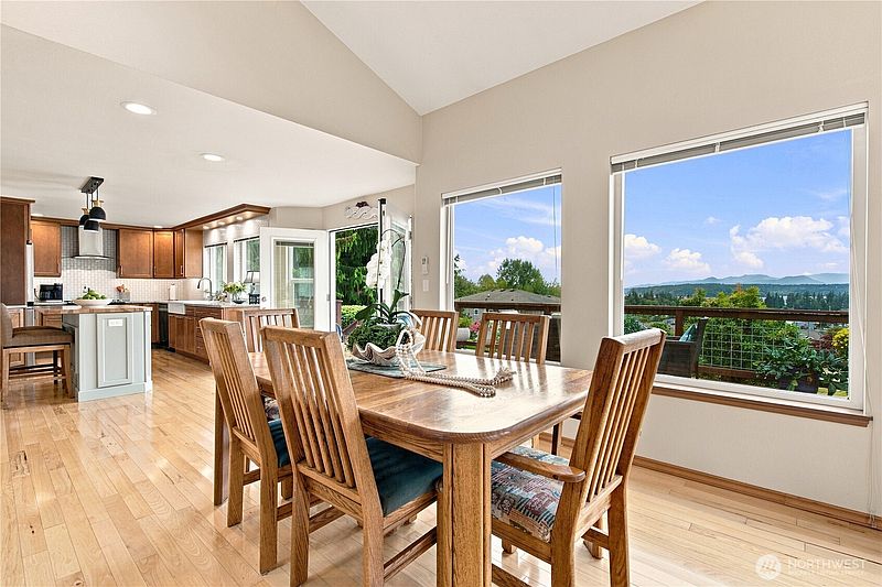 4th image of 38091 Fawn Road NE