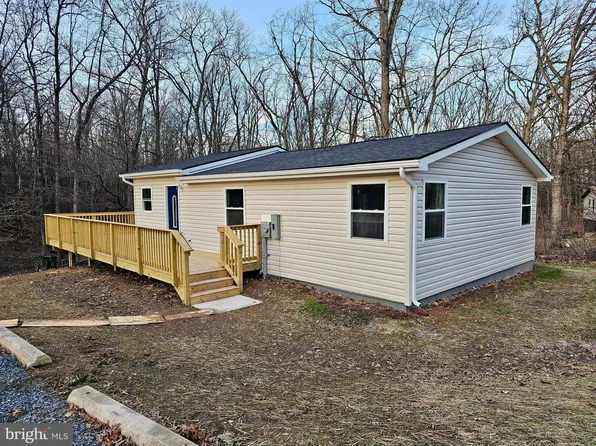 3187 Mountain Lake Rd, Hedgesville, WV 25427