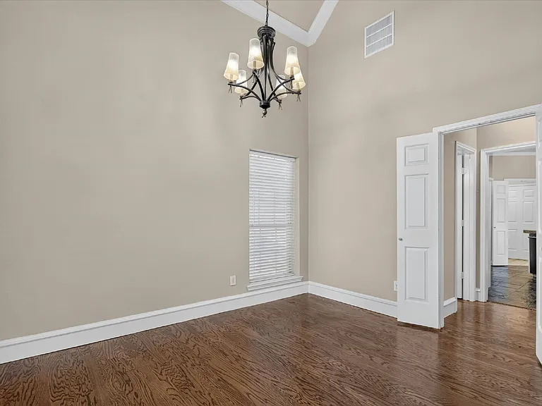 400 Breakers Point Ct — Photo 3