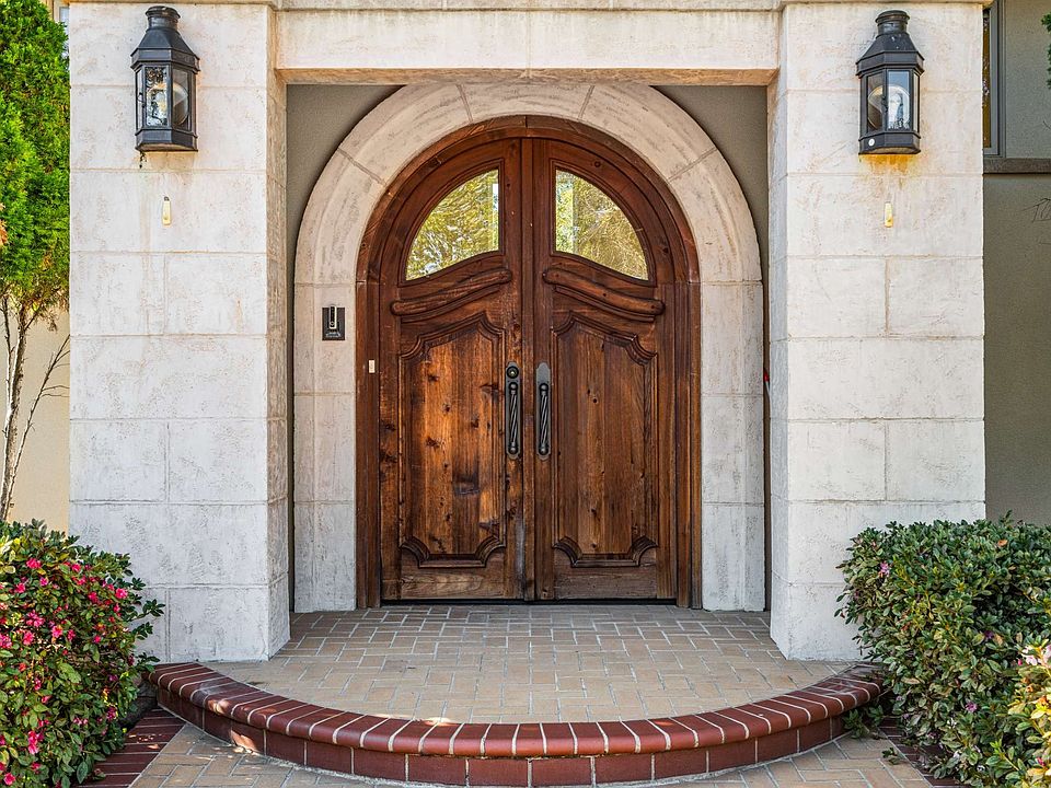 7th image of 1032 Forest Dr