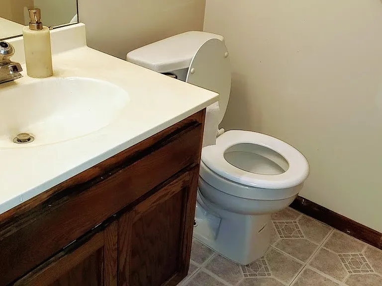 2323 Amberwood Dr — Photo 16