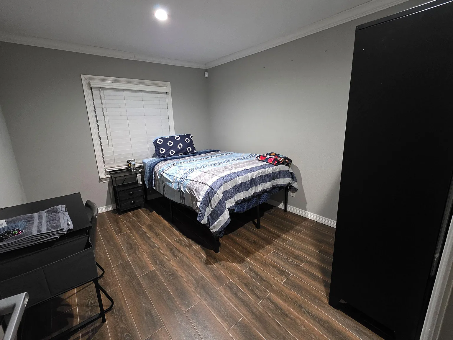 3 bed, 2.0 bath, 2400 sqft, $706 — Photo 3
