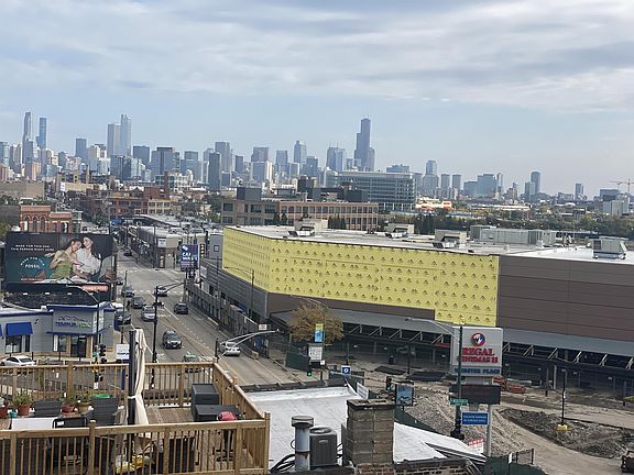 3rd image of 2219 N Clybourn Ave #201