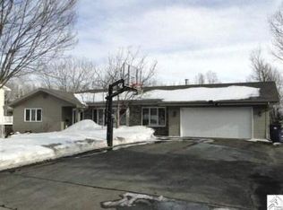 1102 Valley Dr, Duluth, MN 55804