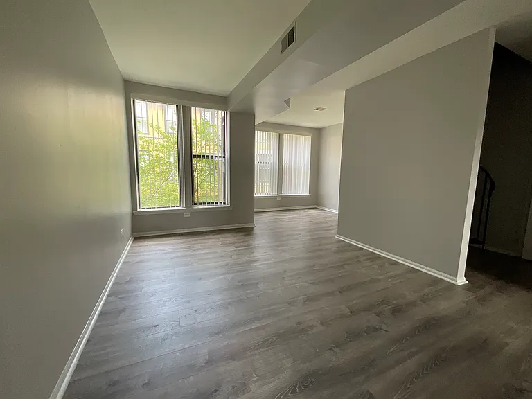 4631 S Lake Park — Photo 10