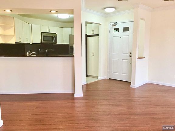 5th image of 243 Village Circle Dr #243