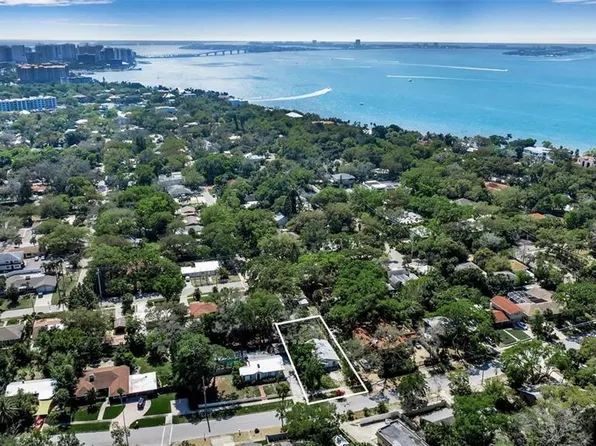 996 Virginia Dr #215, Sarasota, FL 34234