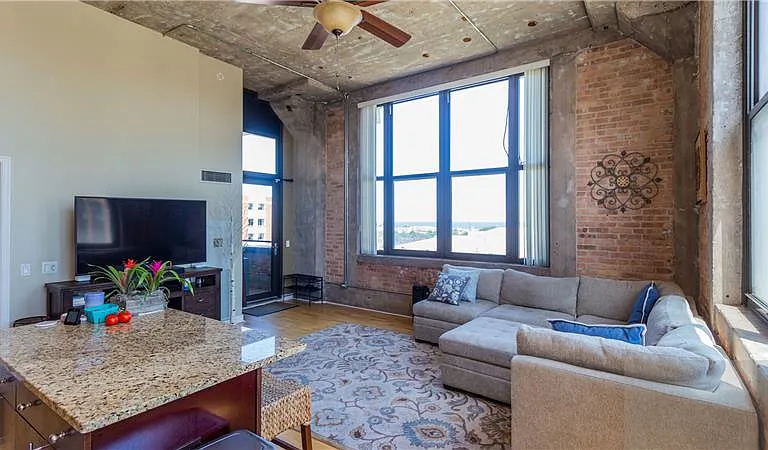 320 E 21st St #610 — Photo 4