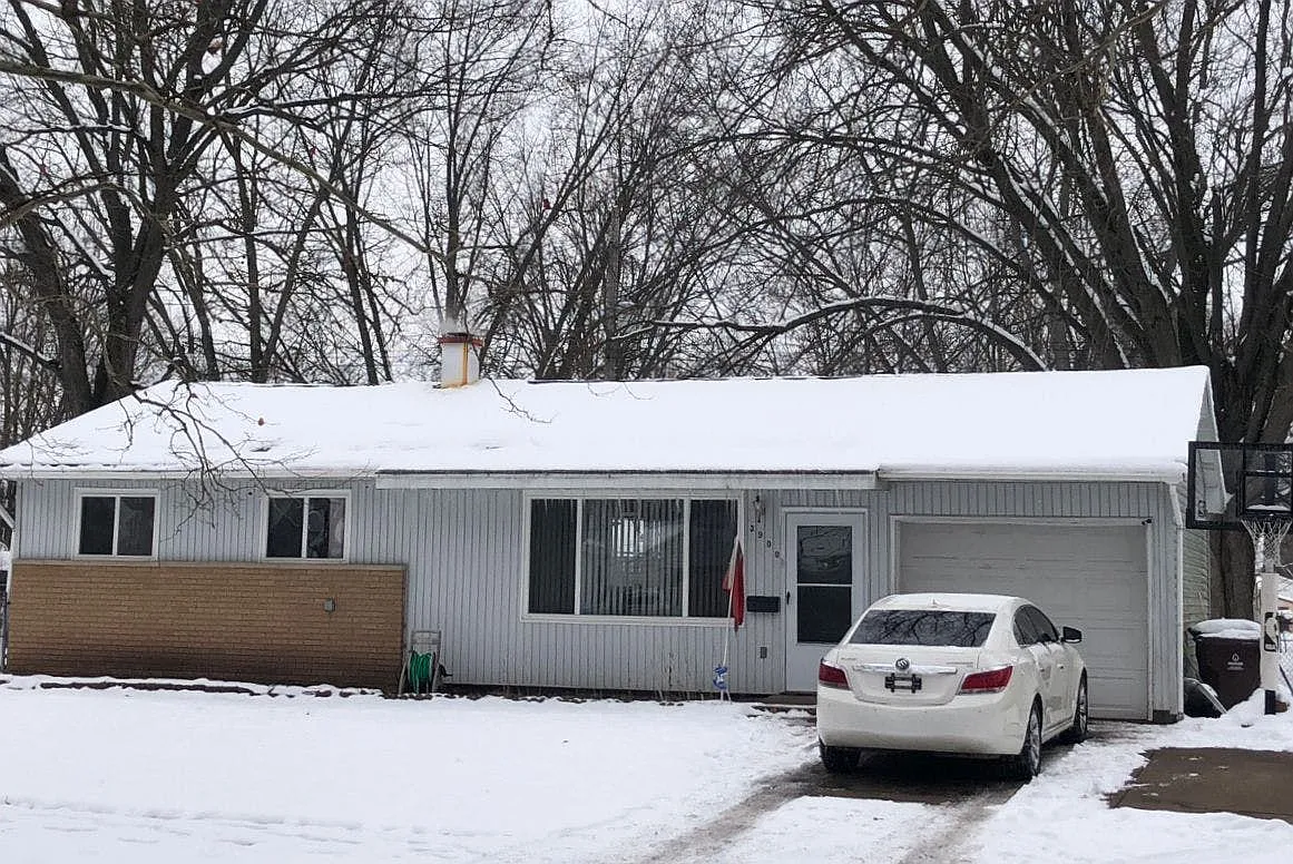 3900 Stillwell Ave photo 1