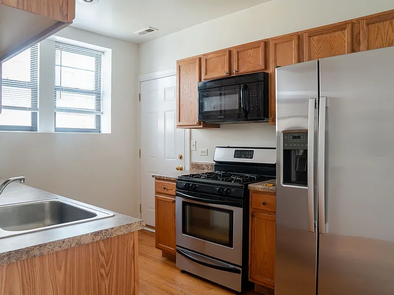 2504 W Catalpa Ave #2 — Photo 7