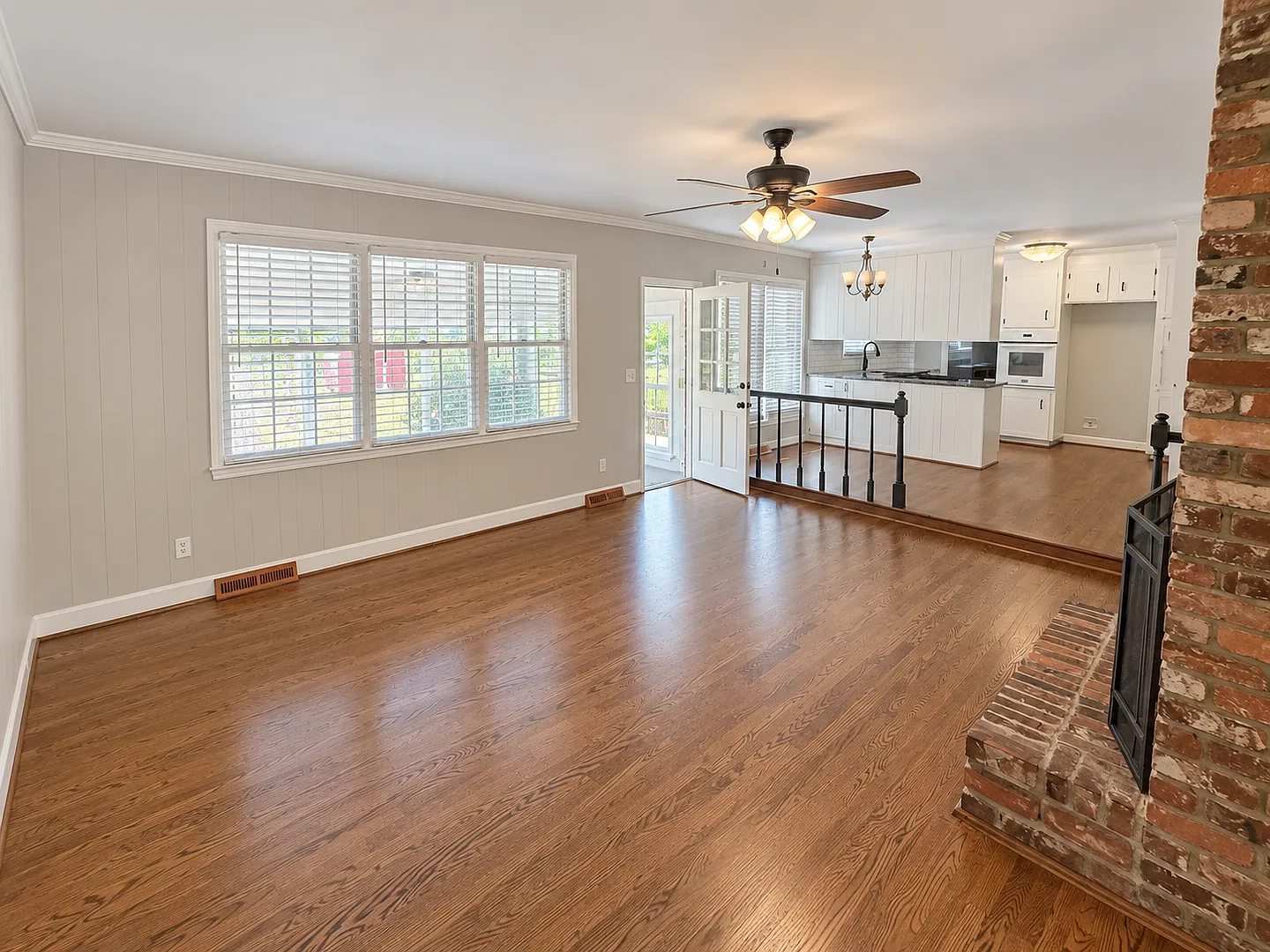 Charming Taylors Home | Spacious Living & Prime Location — Photo 3