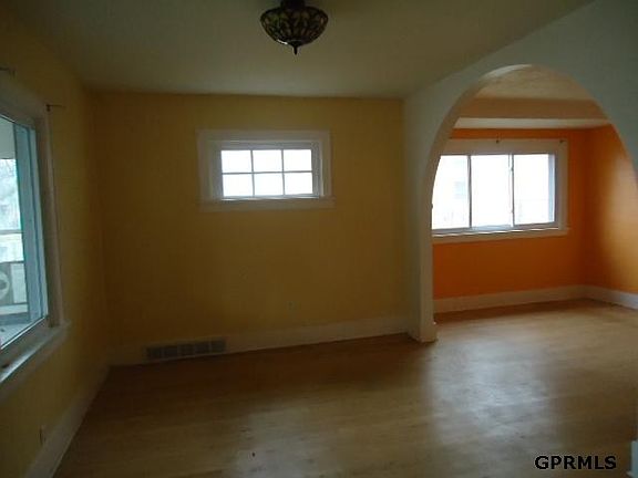 2nd image of 4315 Erskine St