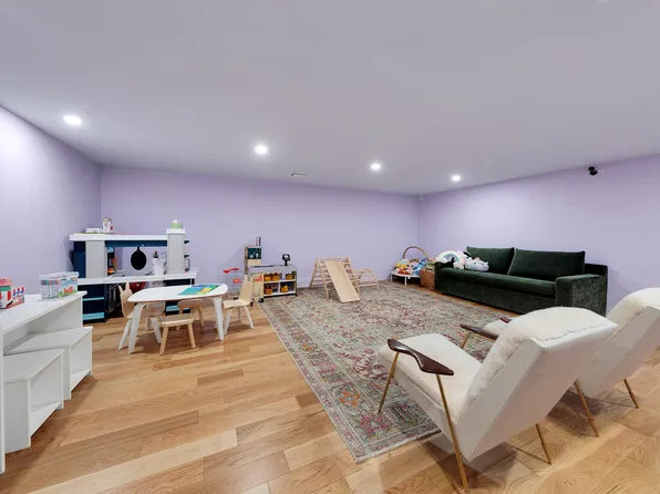 30 Sullivan Street image 19 of 24