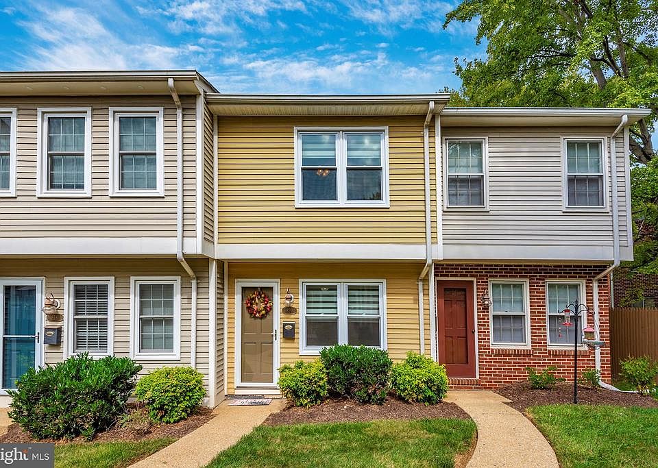 Intimate TH Community - Downtown Frederick