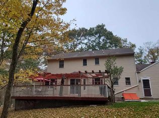 106 Yellow Wood Dr, Milford, PA