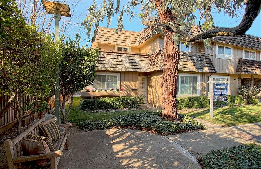 1st image of 10008 Dove Oak Ct