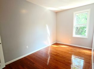 220 Dwight St #1B, Jersey City, NJ 07305