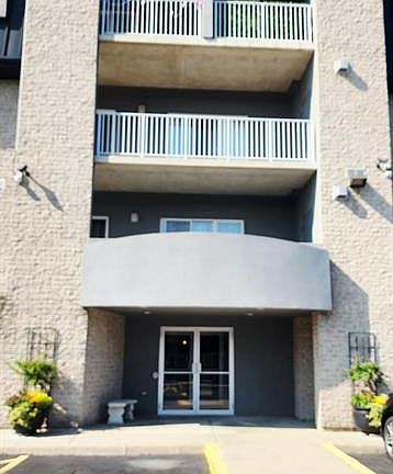 2nd image of 6055 Ellis St #403