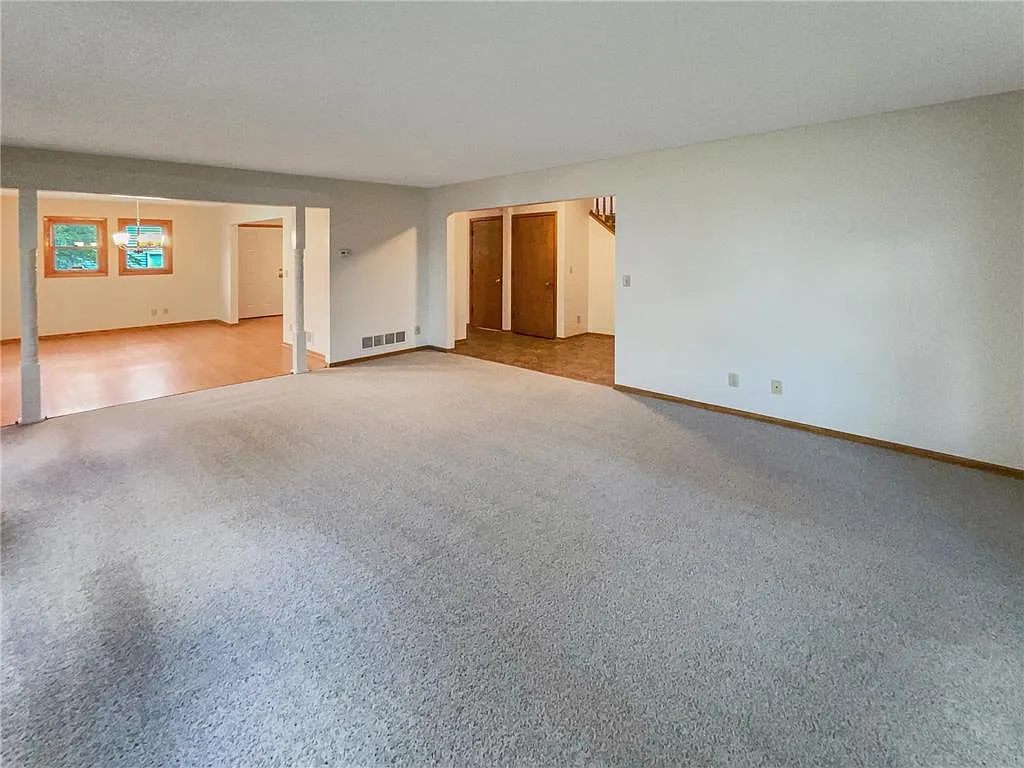 4 bed, 2206 sqft, $2,800 — Photo 3