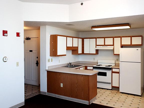 A typical kitchen in a Marsh Place 1 BR apartment.