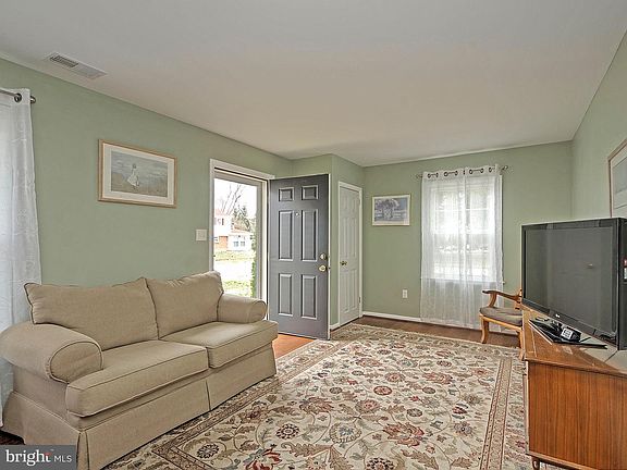 2nd image of 503 Rosewood Dr