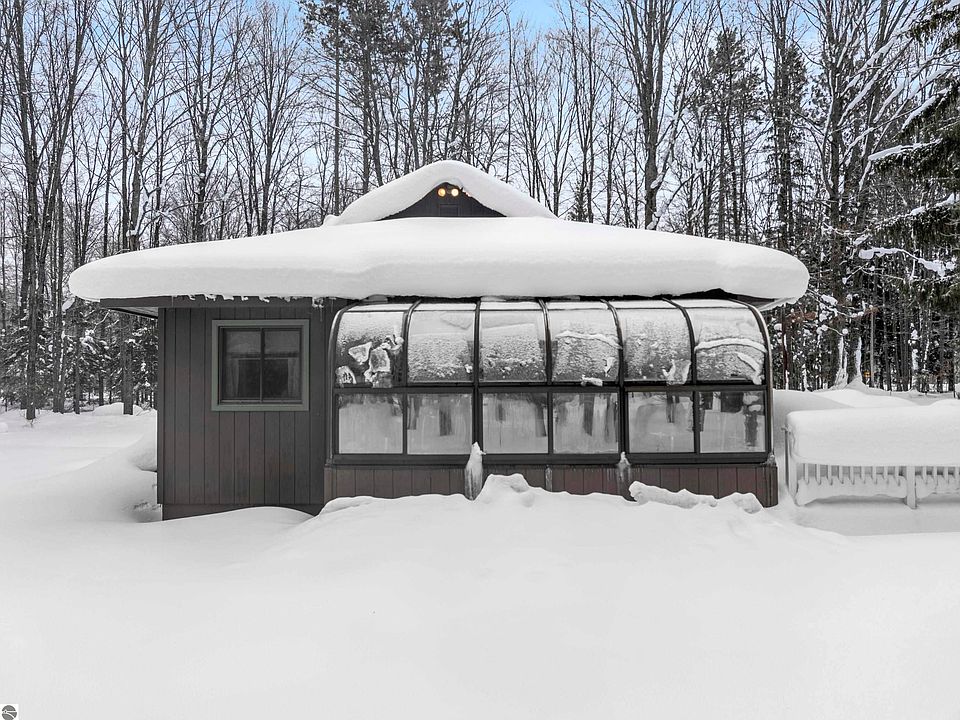 1st image of 8460 Covert Rd NE