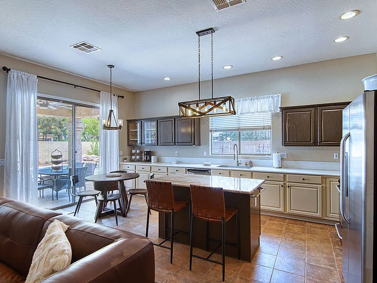 2144 W Olive Way — Photo 20