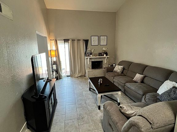 5th image of 2202 W Glenrosa Ave