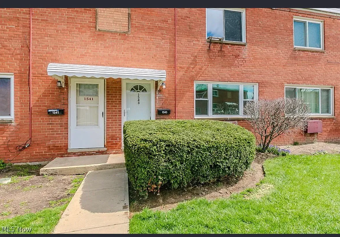 2 bed, 1.5 bath, $1,400 — Photo 1