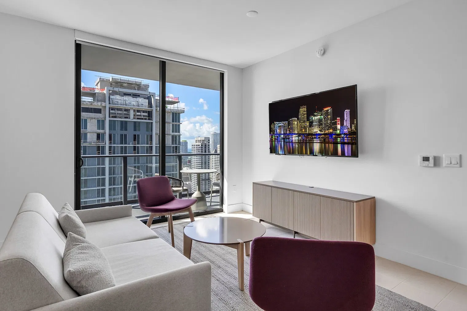 2 bed, 2.0 bath, 1076 sqft, $8,575 — Photo 1