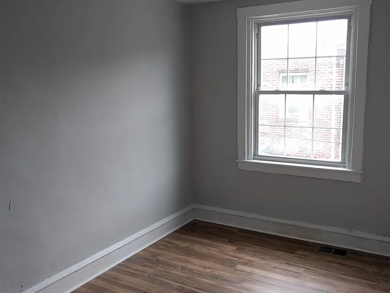 6005 N Woodstock St — Photo 3