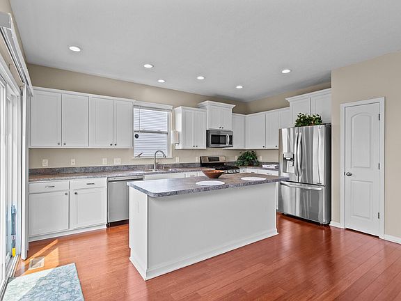 5th image of 727 Lorenzo Dr