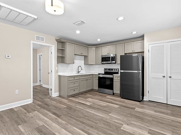 3rd image of 2419 W Lemon St #A