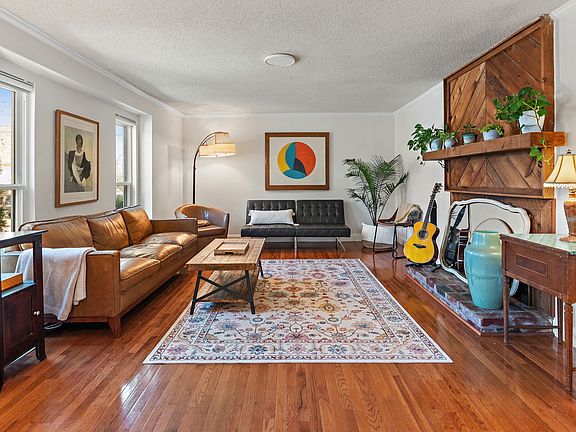 4th image of 2125 Farley Pl