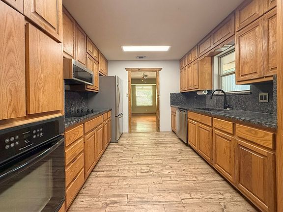 3rd image of 114 Edgewood Dr