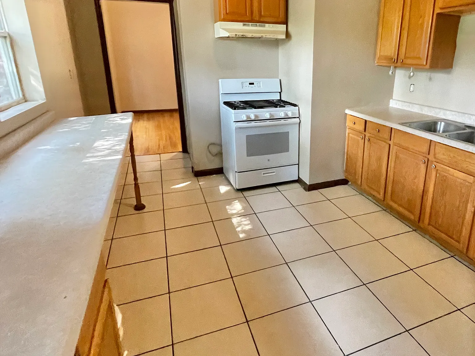3 bed, 1875 sqft, $1,395 — Photo 3
