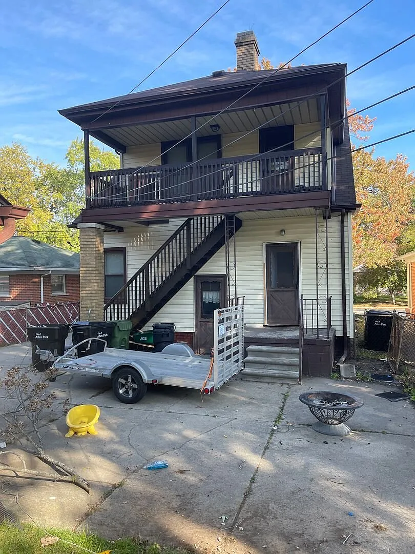 2 Bedroom 1 Bathroom Multi-Family Home in Allen Park- 1st Floor Flat — Photo 2