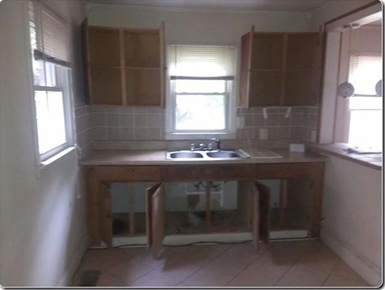 2nd image of 3116 Maury St