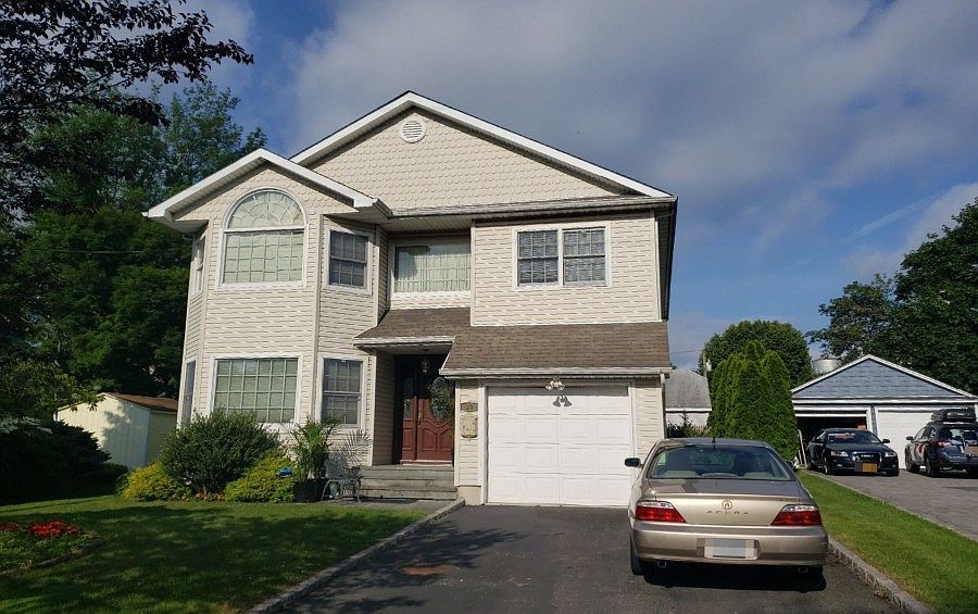 1st image of 13 Sheppard St