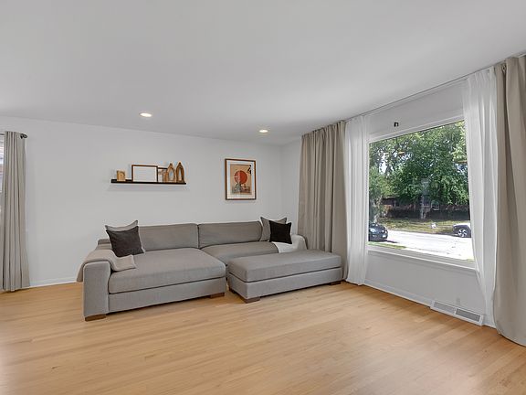 5th image of 6820 N Sauganash Ave