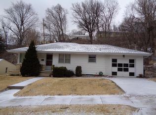 236 Elmwood Dr, Council Bluffs, IA 51503