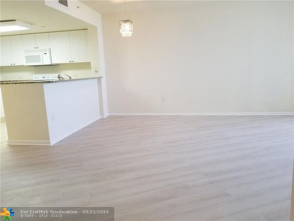 4th image of 19501 W Country Club Dr APT 2611